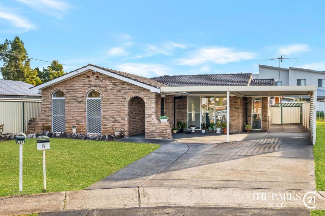 8 and 8a Hope Crescent, Bossley Park, NSW 2176, Austrália