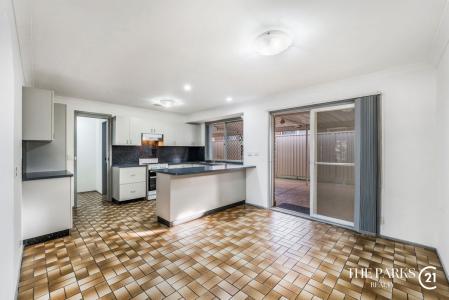 8 and 8a Hope Crescent, Bossley Park, NSW 2176, Austrália