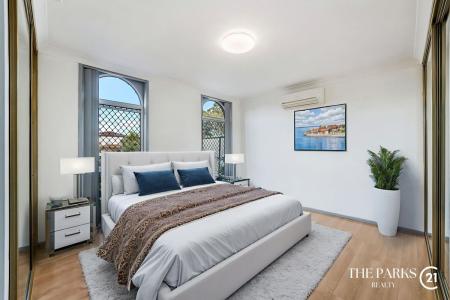 8 and 8a Hope Crescent, Bossley Park, NSW 2176, Austrália