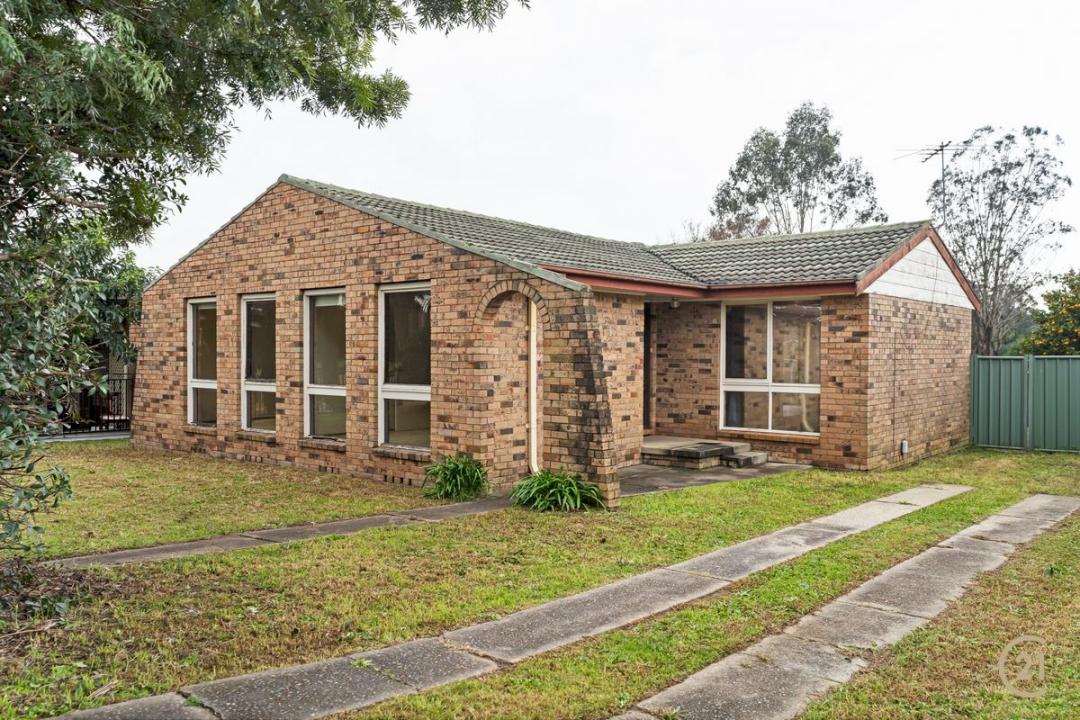 17 Adrian Street, Macquarie Fields, NSW 2564, Australie