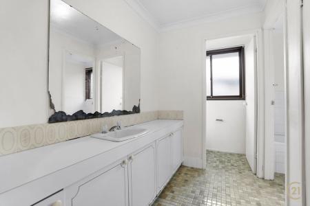17 Adrian Street, Macquarie Fields, NSW 2564, Australie