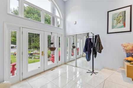 35 Ch. des Châtelets, Val-des-Monts, كيبيك J8N 7R1, كندا