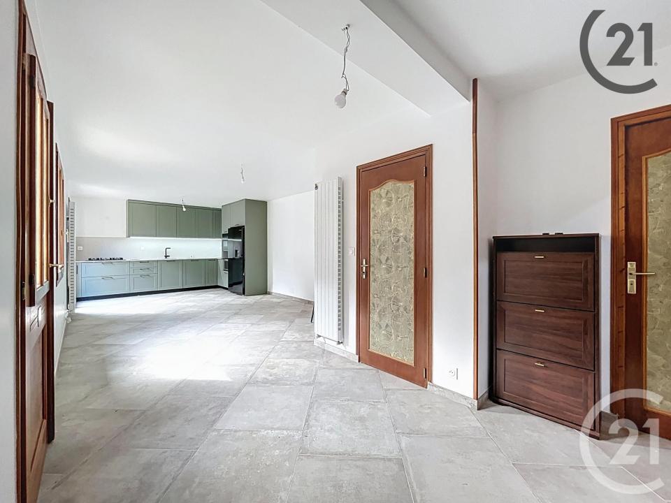 Sens, Bourgogne 89100, France