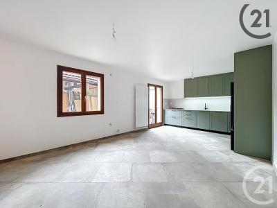 Sens, Bourgogne 89100, France