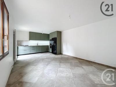 Sens, Bourgogne 89100, France
