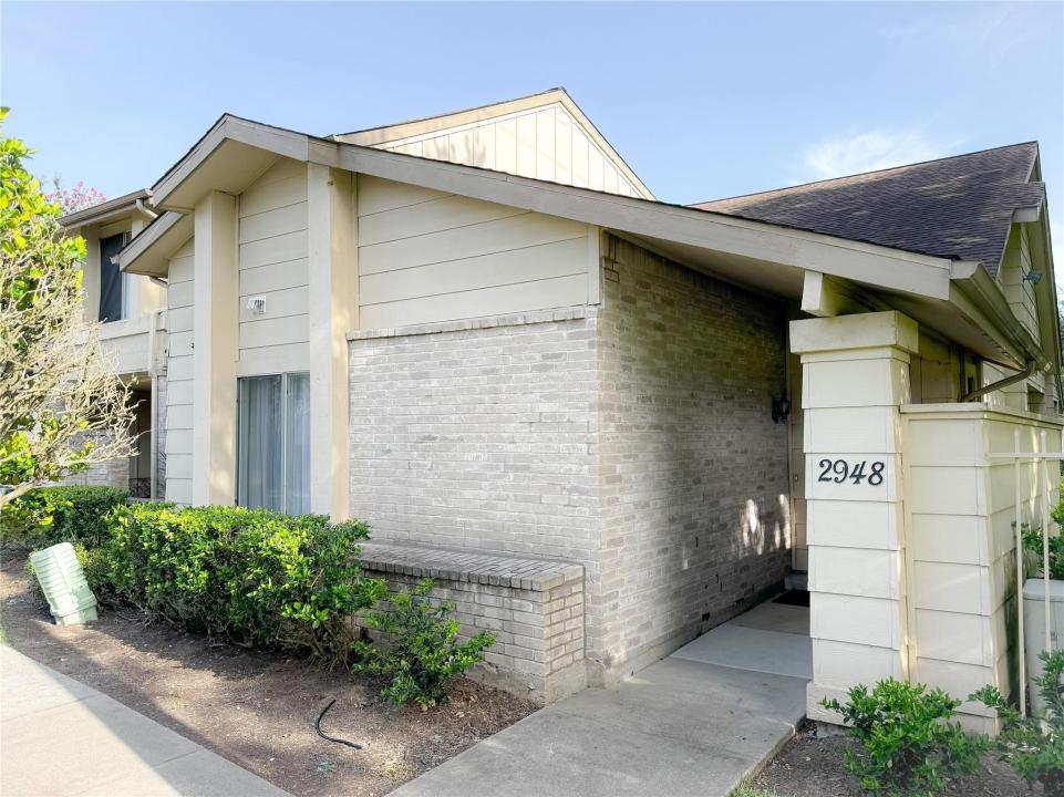 2948 Meadowgrass Lane, Houston, Texas 77082