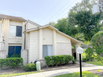2948 Meadowgrass Lane, Houston, Texas 77082