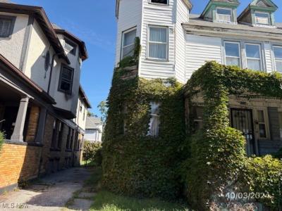1737 Lakefront Avenue, East Cleveland, Ohio 44112, USA