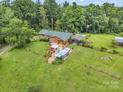 61 Overbrook Drive, Saluda, North Carolina 28773