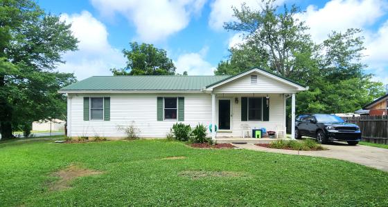 1689 Old Frankfort Rd, Lawrenceburg, Kentucky 40342, USA