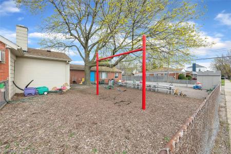 5043 Allen Road, Allen Park, Michigan 48101, USA