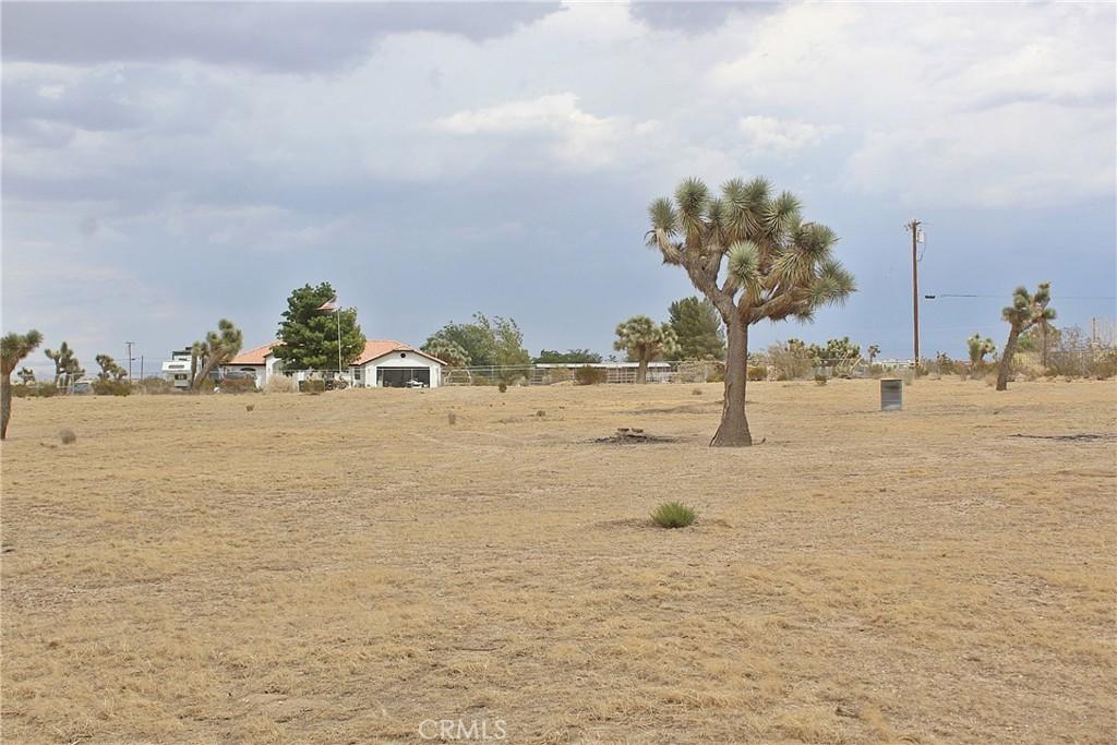 111 La Mirada Road, Phelan, كاليفورنيا 92371, الولايات المتحدة