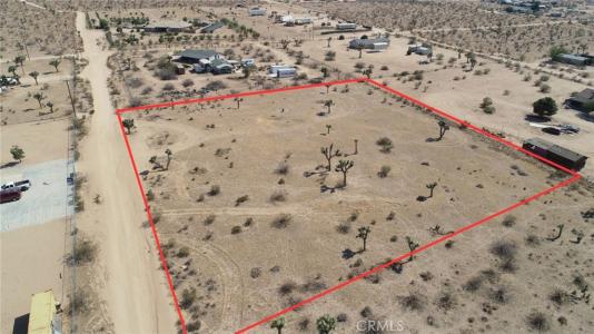 111 La Mirada Road, Phelan, كاليفورنيا 92371, الولايات المتحدة