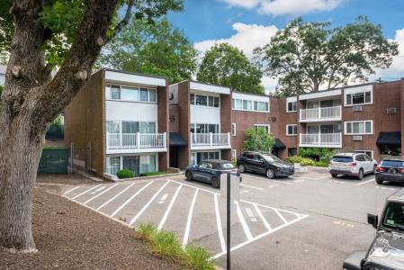 25 Jones Ter , 4, Stoughton, מסצ'וסטס 02072, ארצות הברית של אמריקה