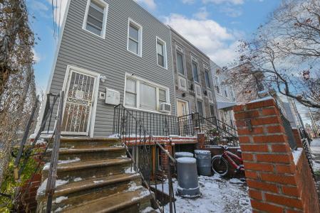 1216 30th Drive, Astoria, New York 11102, Amerika Birleşik Devletleri
