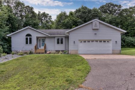 W241 Woodridge Drive, Eau Claire, Wisconsin 54701