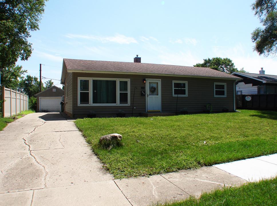 613 Bonniebrook Avenue, Mundelein, אילינוי 60060, ארצות הברית של אמריקה