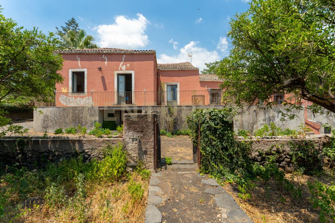 Piazza F. M. Scuderi, Viagrande, Sicilia 95029, Италия