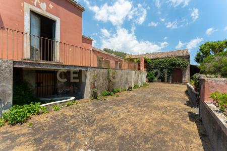 Piazza F. M. Scuderi, Viagrande, Sicilia 95029, Италия