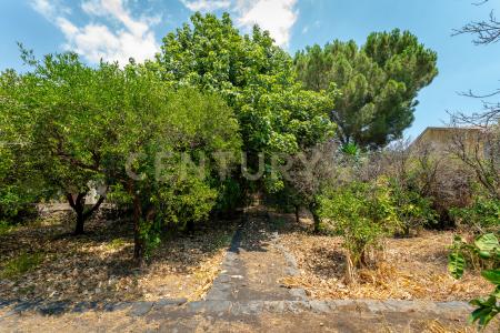 Piazza F. M. Scuderi, Viagrande, Sicilia 95029, Италия