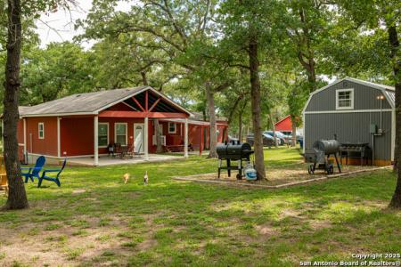 107 Deep Woods, Seguin, Texas 78155, USA