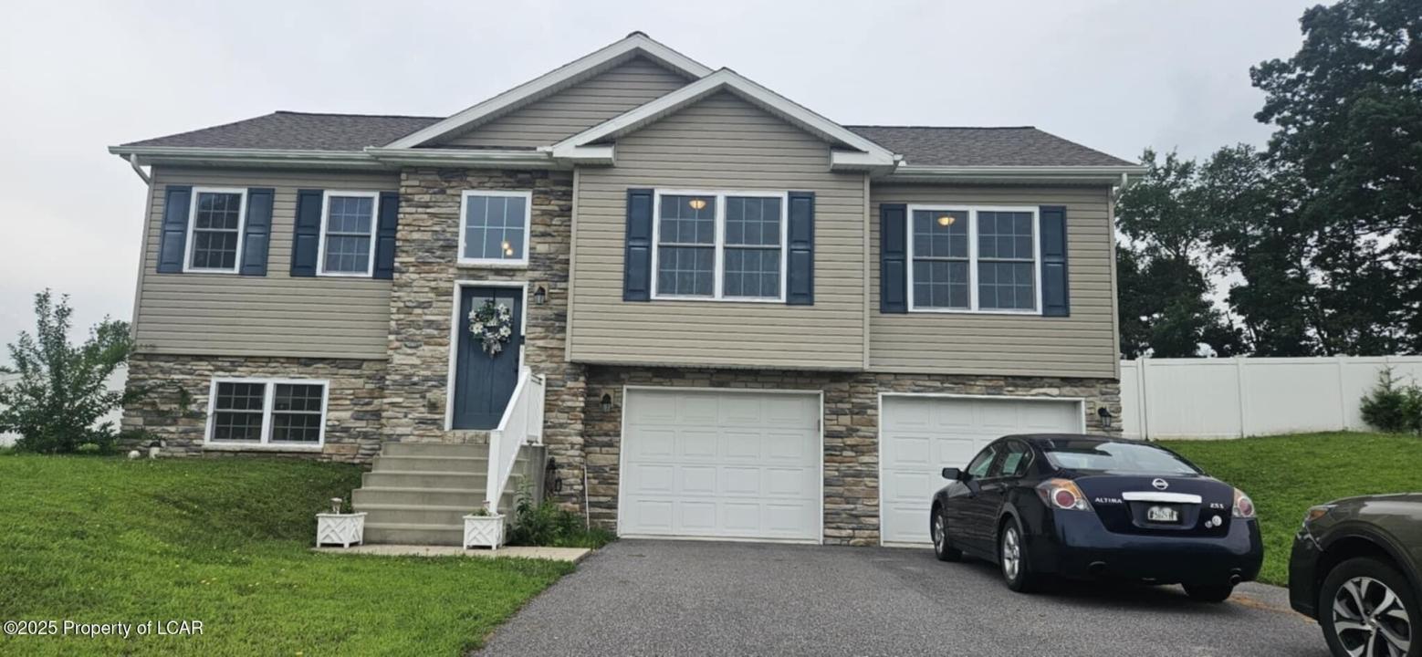 12 Lamont Drive, Drums, Pennsylvania 18222