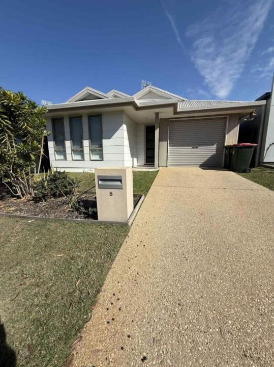 8 Kingfisher Street, Moranbah, QLD 4744, Australia