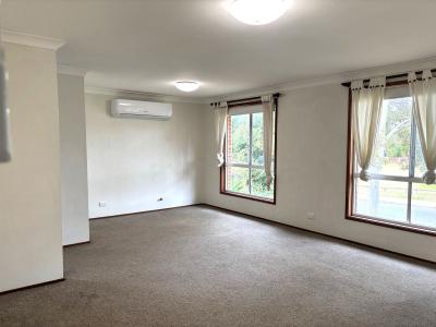 19 Copperfield Drive, Rosemeadow, NSW 2560, Australia
