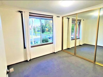19 Copperfield Drive, Rosemeadow, NSW 2560, Australia