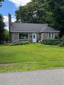 90  Rue Crescent, Deux-Montagnes, Quebec J7R 4C4, Canada