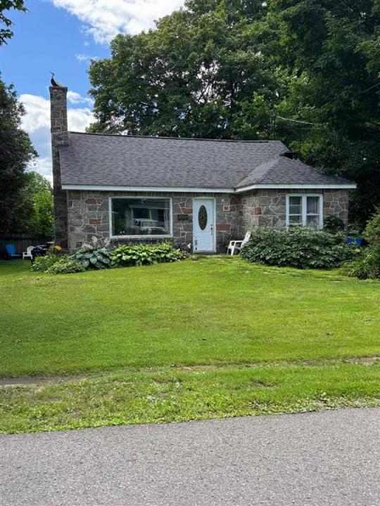 90  Rue Crescent, Deux-Montagnes, Quebec J7R 4C4, Canadá