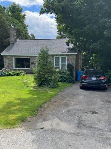 90  Rue Crescent, Deux-Montagnes, Quebec J7R 4C4, Canada