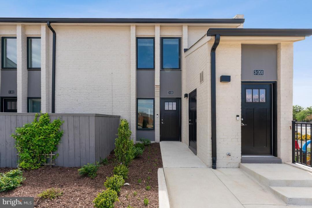 19520 Village Walk Dr. Unit# 3-101, Montgomery Village, Maryland 20886
