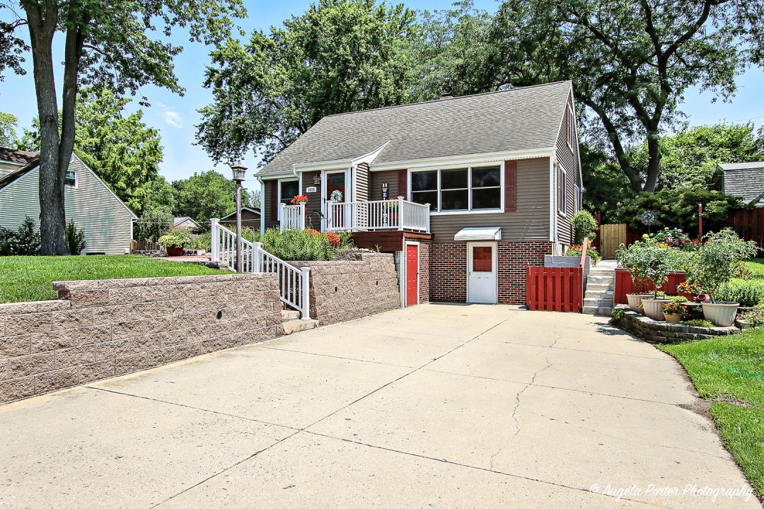 3824 Eastway Drive, Island Lake, Illinois 60042