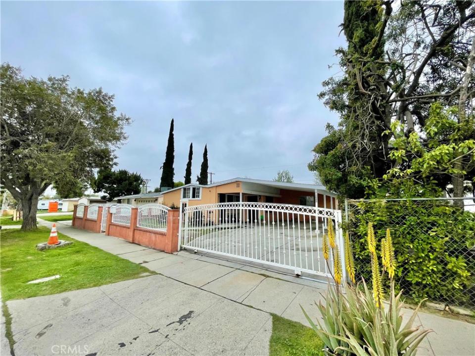 8003 Peachtree Avenue, Panorama City, California 91402, Estados Unidos