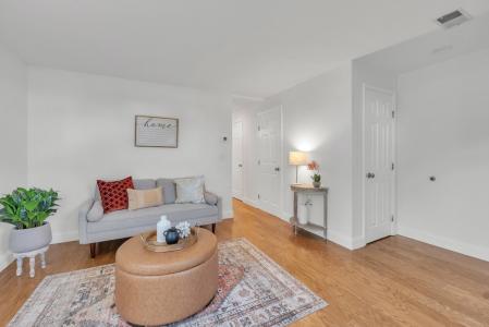52 Warren St , 1, Peabody, Massachusetts 01960, USA