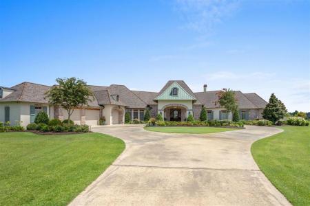 6129 E Myrtle Bay Drive E, Lake Charles, Louisiana 70605, USA