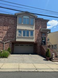 385A Roosevelt St, Fairview, NJ 07022, USA
