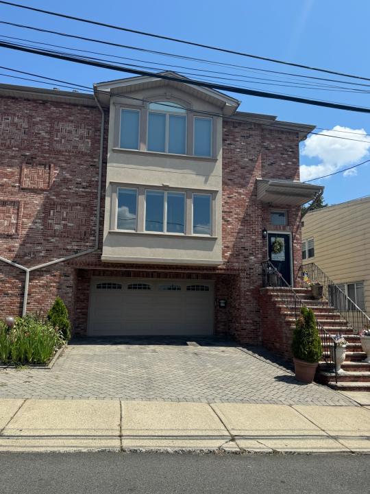 385A Roosevelt St, Fairview, New Jersey 07022, États-Unis