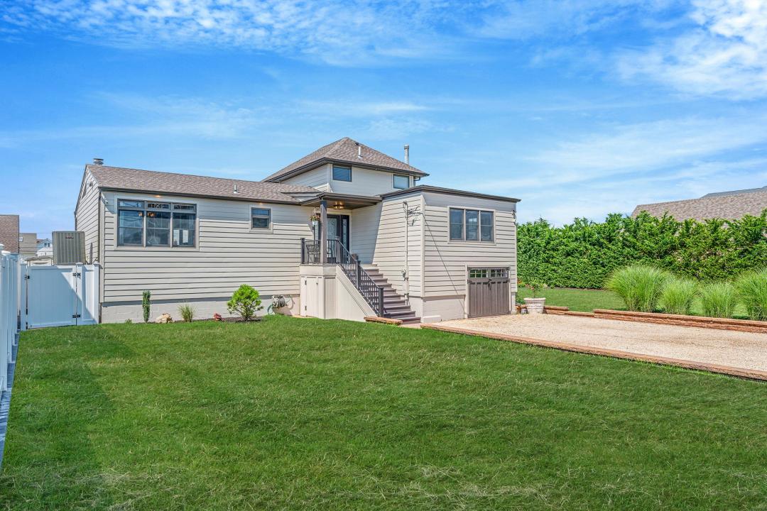 33 Pershing Avenue, Babylon, Нью-Йорк 11702, Соединенные Штаты