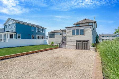 33 Pershing Avenue, Babylon, Нью-Йорк 11702, Соединенные Штаты