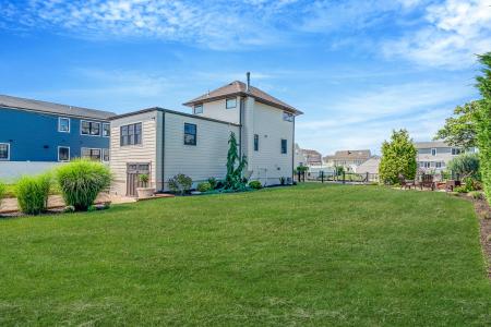 33 Pershing Avenue, Babylon, Нью-Йорк 11702, Соединенные Штаты