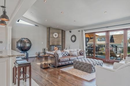 33 Pershing Avenue, Babylon, Нью-Йорк 11702, Соединенные Штаты