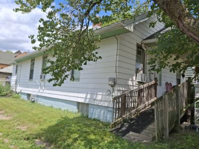2739 W Nevada, Peoria, Illinois 61605, USA