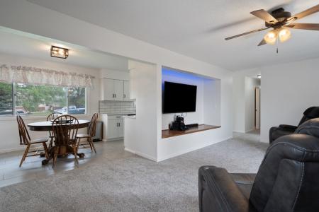 726 Carmon Circle, Cheyenne, Wyoming 82001, USA