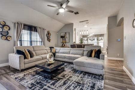 1933 Rainwater WAY, Lancaster, Texas 75146, Estados Unidos