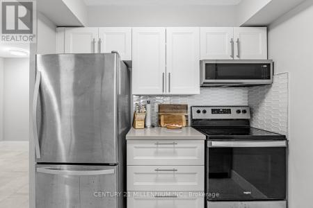 3 HICKORY TREE ROAD, Toronto (weston), Ontario M9N 3W5, CANADÁ