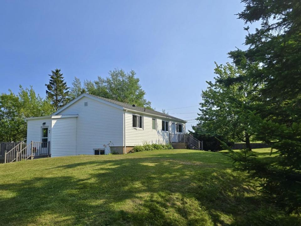 44 BISSETT LAKE ROAD, Cole Harbour, Nowa Szkocja B2V 2T3, Kanada