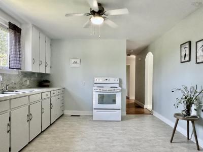 44 BISSETT LAKE ROAD, Cole Harbour, Nowa Szkocja B2V 2T3, Kanada