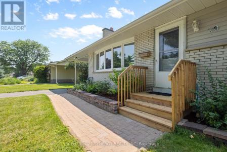 20 PARKSIDE CRESCENT, Ottawa, Ontario K2G 3B5, Canada